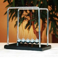 Newtons Krybbe 18 cm Den fasinerende kontorpult gadgeten