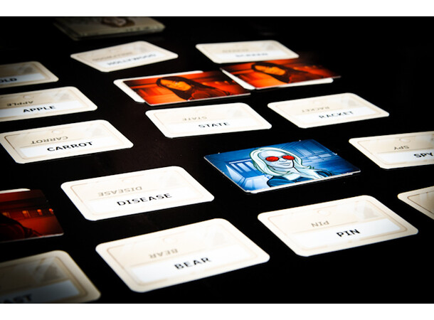 Codenames Spill - ENGELSK - Gamezone.no