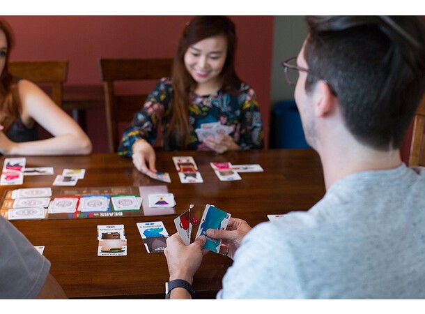 Bears vs Babies Kortspel Från skaparna av Exploding Kittens 
