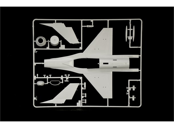 F-16 A Fighting Falcon 31,5 cm Italeri 1:48 Byggesett 