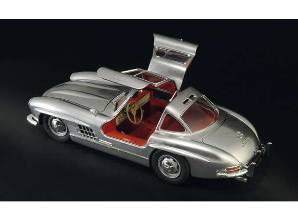 Mercedes-Benz 300 SL Gullwing 1:16 Italeri 1:16 Byggsats 