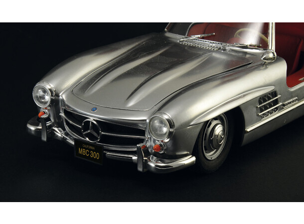 Mercedes-Benz 300 SL Gullwing 1:16 Italeri 1:16 Byggsats 