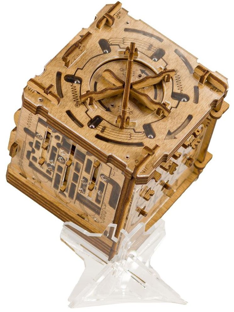 Cluebox Cambridge Labyrinth Escape Room in a Box