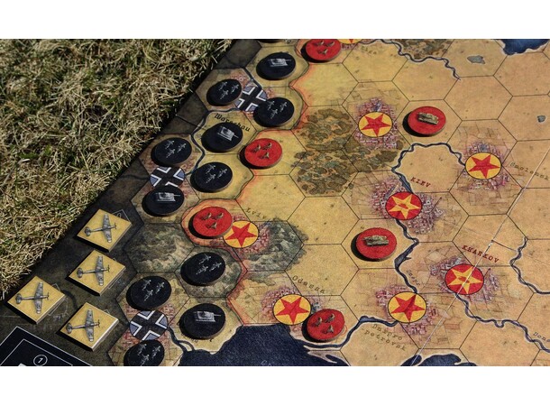 Iron Blood Snow and Mud Brettspill 